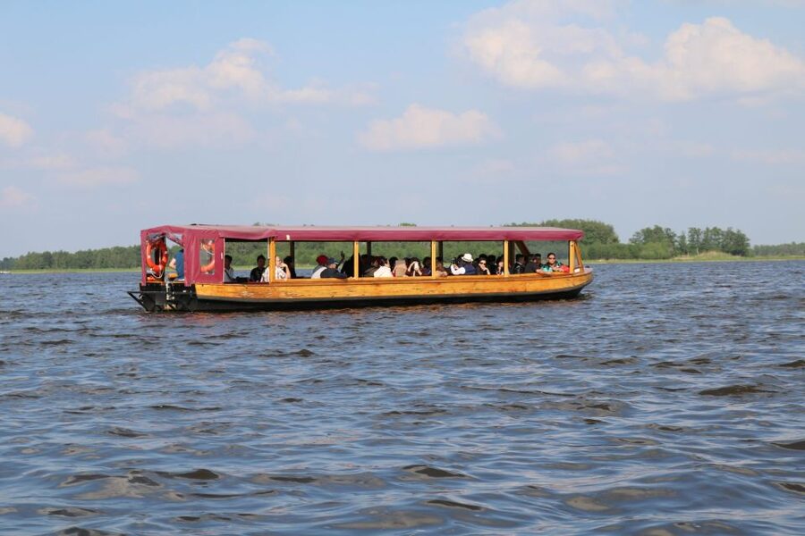 Giethoorn: Village & National Park Canal Cruise with Coffee - A One-Hour Giethoorn Canal Cruise That Fits Real Schedules