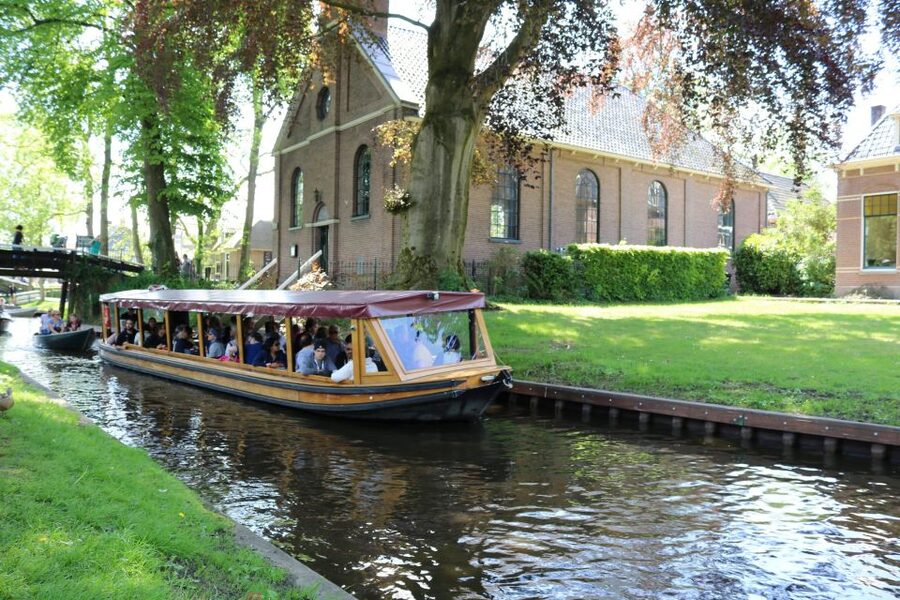 Giethoorn: Village & National Park Canal Cruise with Coffee - Where You Board at Koppers Giethoorn