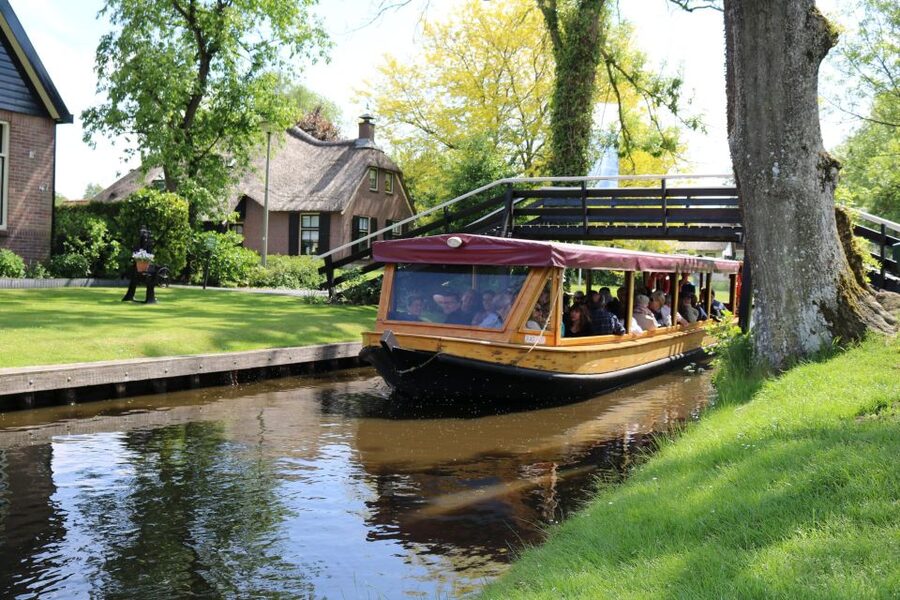 Giethoorn: Village & National Park Canal Cruise with Coffee - Weerribben-Wieden Nature Views, Without the Full Park Entry