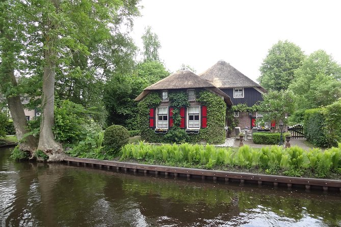 Giethoorn, Zaandam & Zaanse Schans Day Tour w/ Small Boat Ride - Crowds are real here, so plan your photo strategy