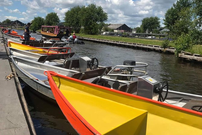 Giethoorn, Zaanse Schans Windmills Guided Day Trip from Amsterdam - Free time in Giethoorn: what to do with your independent stretch