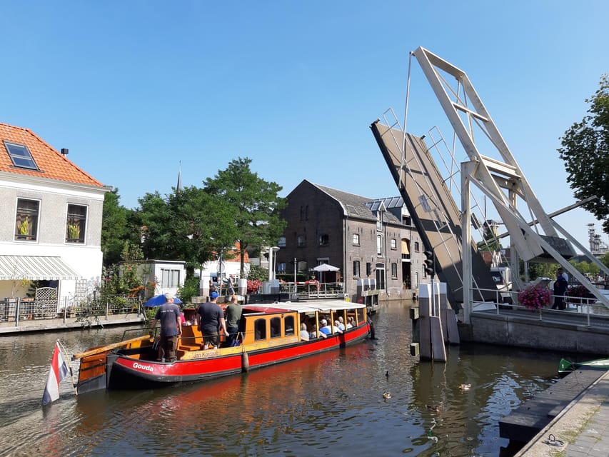 Gouda: Historical Canal Cruise - Museum Harbour: monumental ships you can actually see up close
