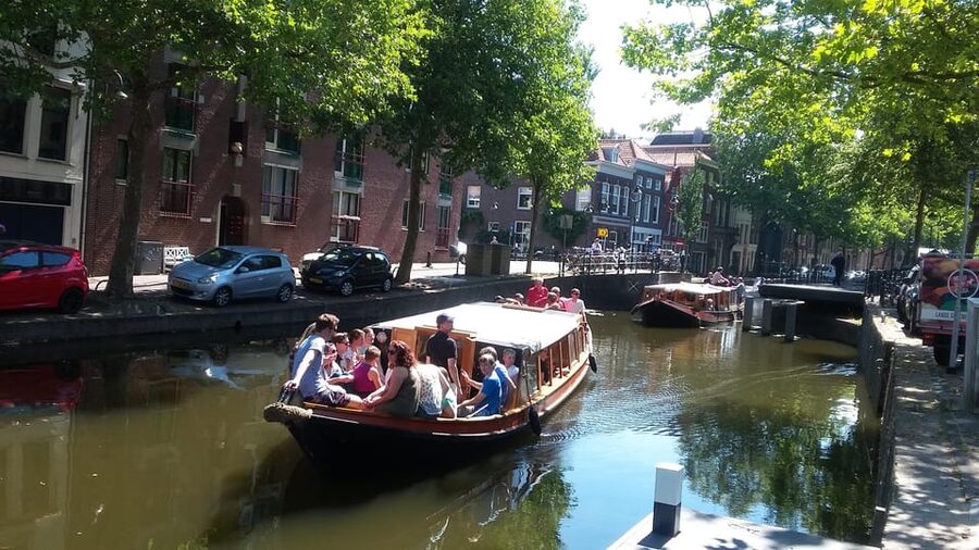 Gouda: Historical Canal Cruise - Skipper storytelling: what you gain beyond a photo