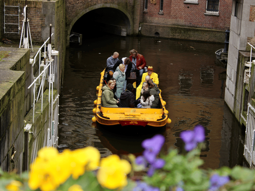 Gouda: Open Boat City Canal Cruise - Open-boat viewpoint: photos, comfort, and practical expectations
