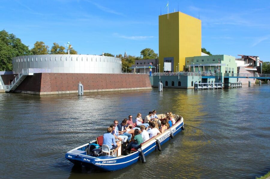 Groningen: Evening Cheese and Wine cruise - A one-hour canal plan that feels like a local evening