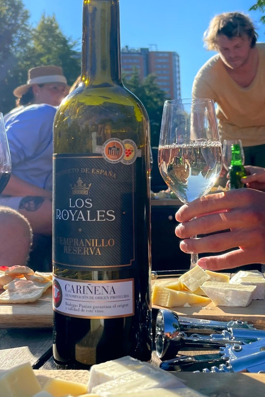 Groningen: Evening Cheese and Wine cruise - Small group comfort: what max 15 people really changes
