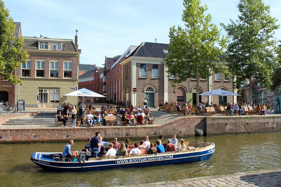 Groningen: Open Boat City Canal Cruise - Unlimited drinks: the part that changes the whole vibe