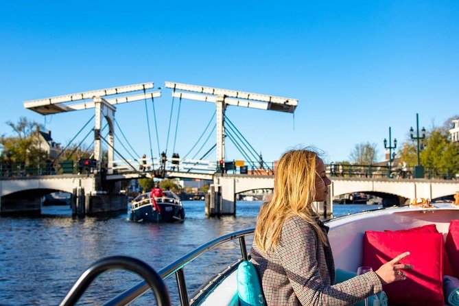 Guided Amsterdam Canal Cruise – Snacks & Drinks on board(1 Hour) - Why this 1-hour Amsterdam canal cruise is such a smart use of time