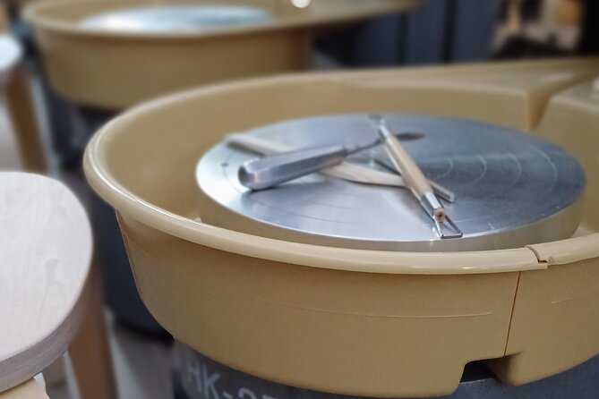 Guided Pottery Workshop on a Turntable in Choorstraat - What the best teachers do in this workshop