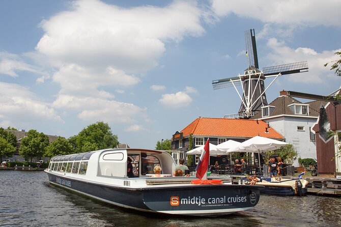 Haarlem: 50 minutes Boat Cruise - Teylers Museum from the canal: art, science, and a neoclassical room