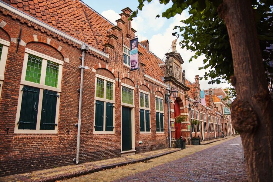 Haarlem: Frans Hals Museum Entrance Ticket with Audio Guide - The museum building in Haarlem, and why setting matters
