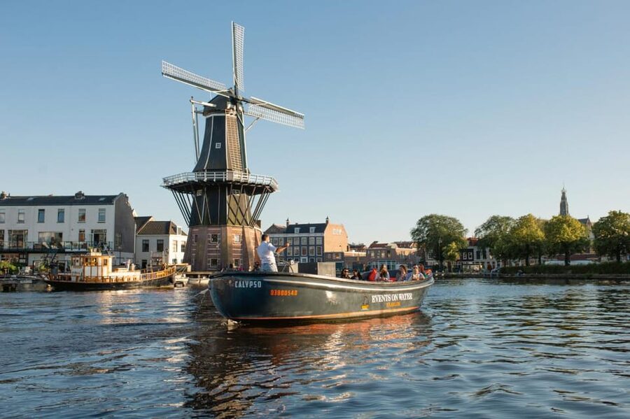 Haarlem: Sightseeing Boat Tour with Snacks and Drinks - Key highlights you should know