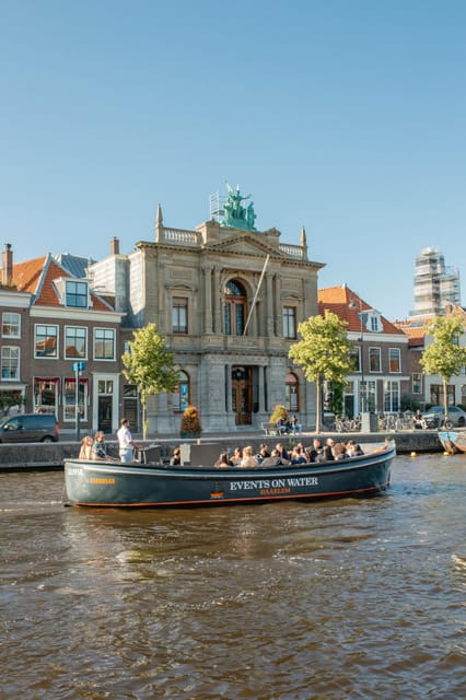 Haarlem: Sightseeing Boat Tour with Snacks and Drinks - Snacks, cheeses, and unlimited chilled drinks in a real Haarlem setting