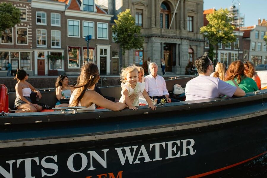 Haarlem: Sightseeing Boat Tour with Snacks and Drinks - Price and value: what $34 buys you in 75 minutes