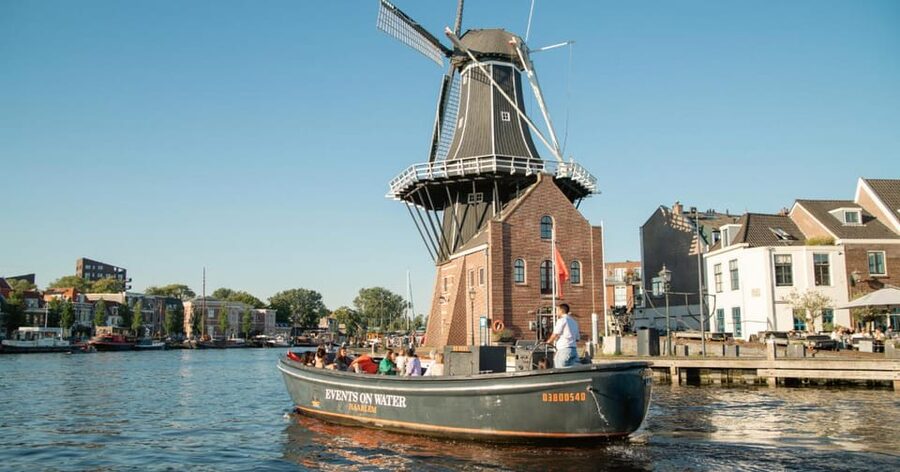 Haarlem: Sightseeing Boat Tour with Snacks and Drinks - Who should book this, and who should skip it