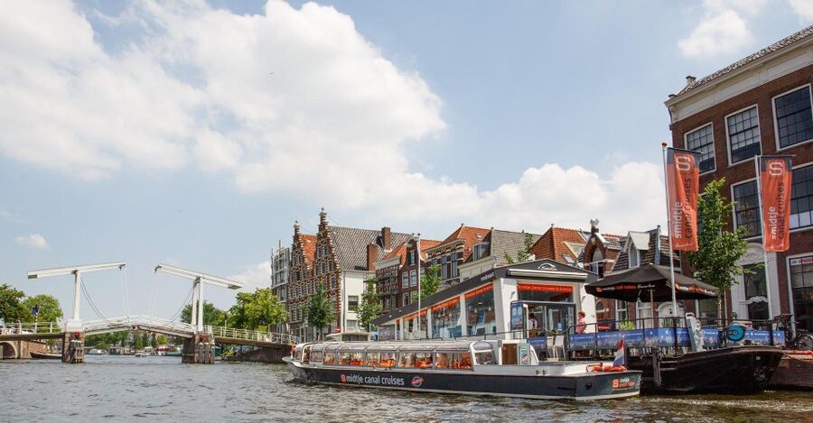 Haarlem: Sightseeing Canal Cruise through the City Center - Meeting at Smidtje Canal Cruises, across from Teylers Museum