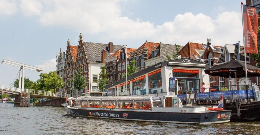 Haarlem: Sightseeing Canal Cruise through the City Center - What the skipper and audio guide bring to the ride