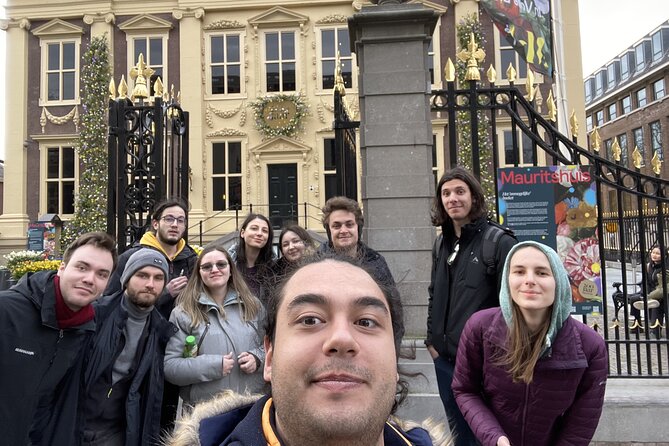 Hague: The Heart of Old Town Exploration Game and Tour - Noordeinde Palace and St. James’ Church: royal proximity plus dynastic ties