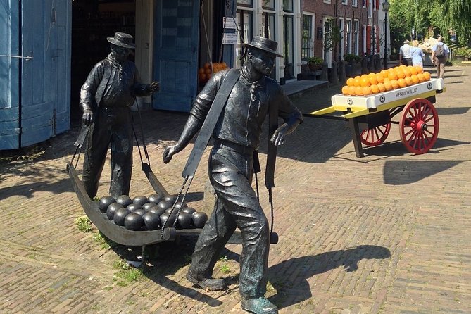 Half-Day Edam and Volendam Private Walking Tour from Amsterdam - The family smokehouse lunch recommendation after the walking part