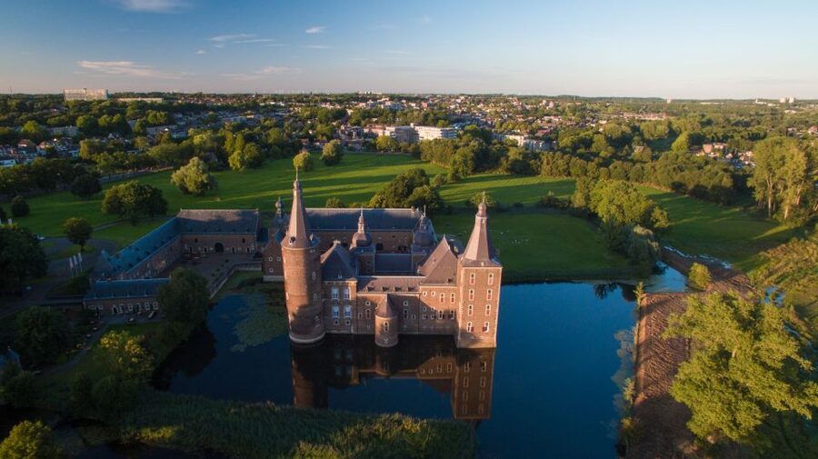 Hoensbroek: Entry Ticket to Hoensbroek Castle - The 60-meter medieval lookout tower: what the climb is really for