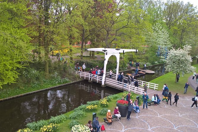 Keukenhof's Tulips and Windmills Small-Group Tour from Amsterdam - Stop 1 at Zaanse Schans: history, windmill village sights, and breathing room
