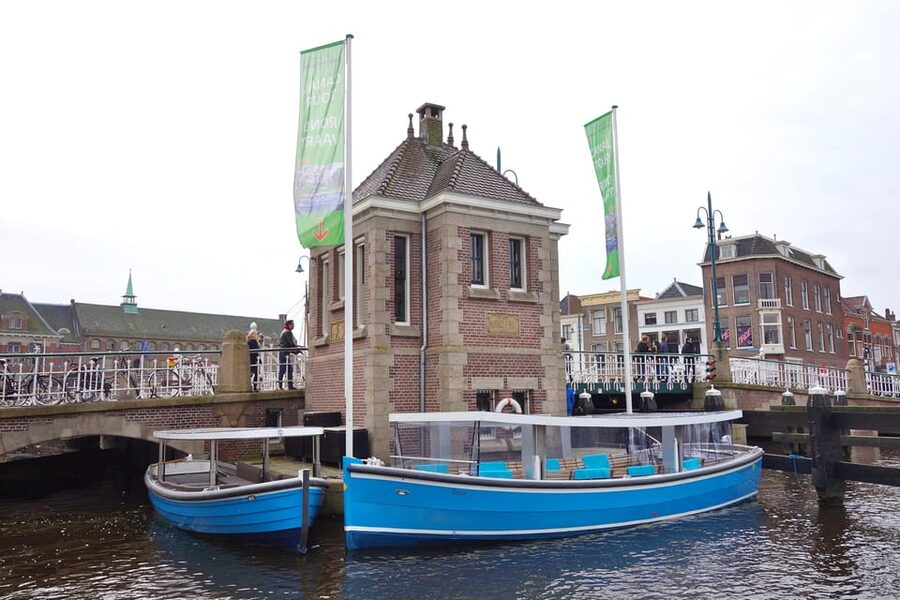 Leiden: Cruise through the Historic City Center with Guide - Skipper Stories in Dutch and English (And What If You Need Another Language)