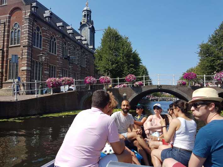 Leiden: Electric Boat Rental - Quick highlights for your Leiden canal captain day