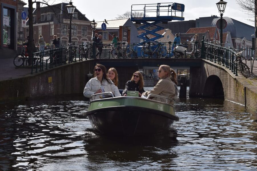 Leiden: Electric Boat Rental - Weather, timing, and practical sailing instincts