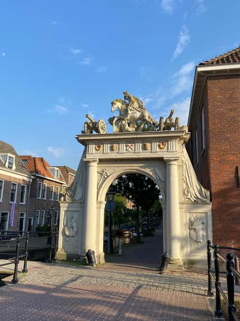 Leiden: Historical and Fun City Tour in German, English, or Dutch - Leiden, Told Through Art, Science, and Canals