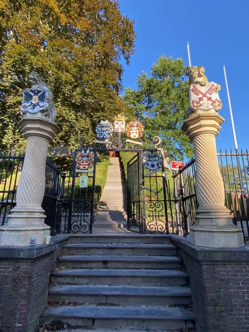 Leiden: Historical and Fun City Tour in German, English, or Dutch - Oude Rijn Harbor Views and the Pink House Detail