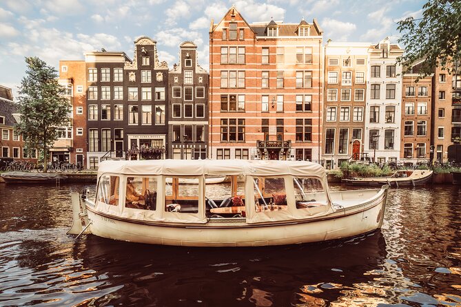 Light‌ ‌Festival‌ ‌Private‌ ‌Cruise‌ incl Snacks and hot Gluhwein - Why this Light Festival cruise feels so personal