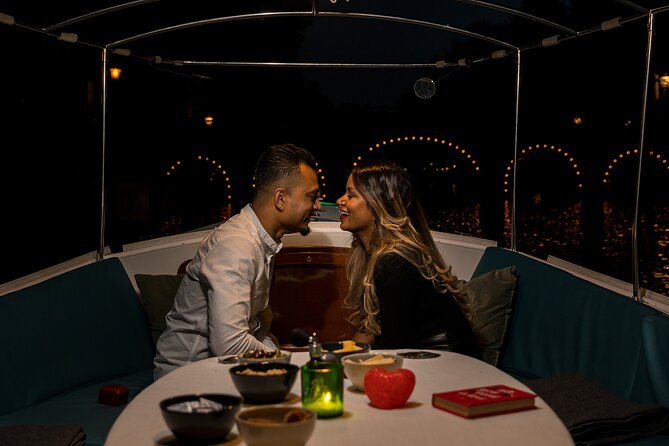 Light‌ ‌Festival‌ ‌Private‌ ‌Cruise‌ incl Snacks and hot Gluhwein - Warm drinks, Dutch sweets, and winter comfort that actually helps