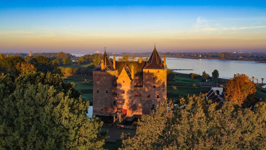 Loevestein Castle Entry Ticket - The ramparts and the Hollandse Waterlinie story you can actually walk