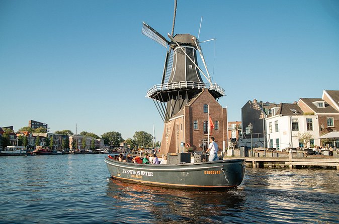 Luxury Shared Canal Tour with live guide - Jopenkerk brewery stop: a church repurposed into a beer house