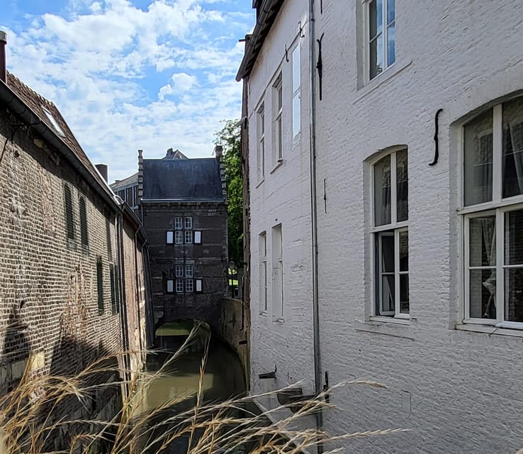 Maastricht Hidden Gems Tour Uncover the Unexpected - Op de Thermen and the Roman thread you can follow