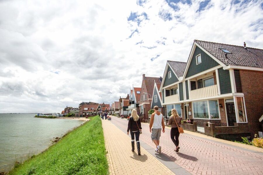 Marken, Volendam and Edam: Private Full-Day Tour - Meeting Your Guide, Then Trading Schedules for Water Views