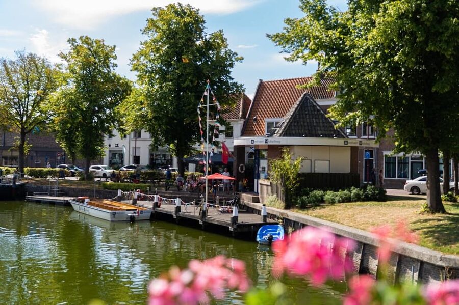 Middelburg: City Canal Cruise - Oostkerk and Kloveniersdoelen, seen from the waterline