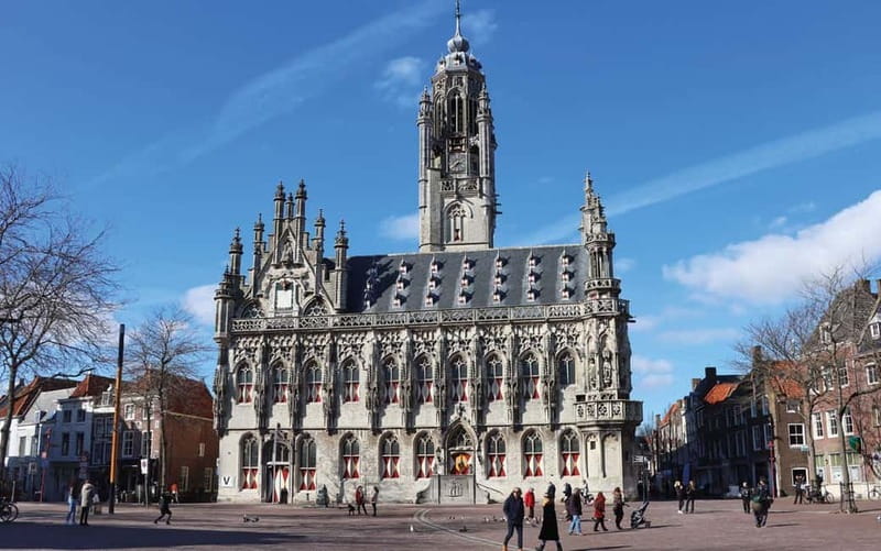 Middelburg: Guided Tour Townhall Middelburg - The wartime story: why the town hall was rebuilt in original style
