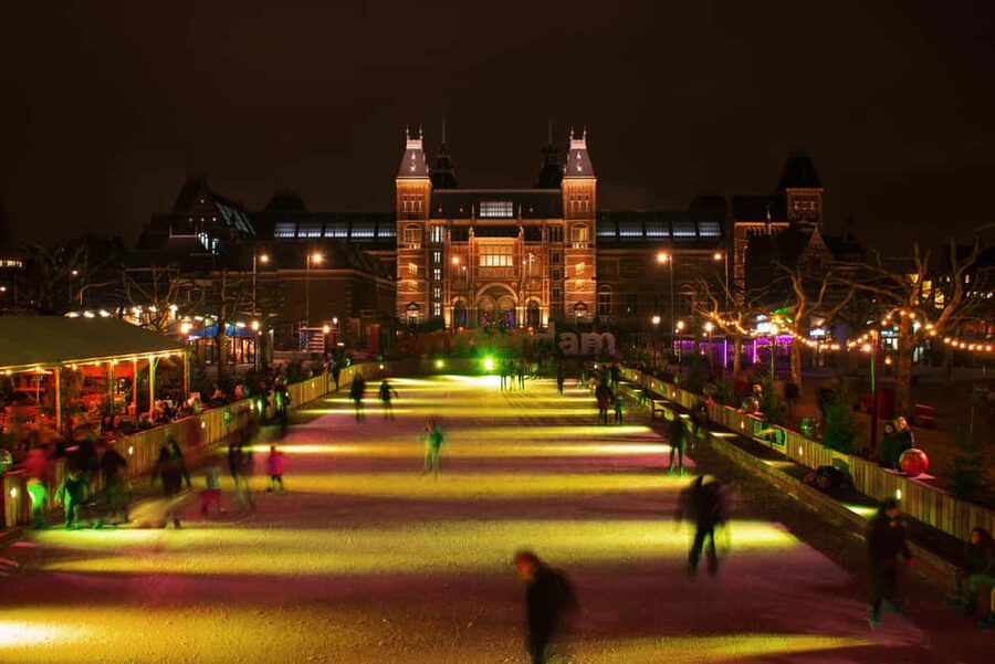 Museumplein Ice Rink Entry Ticket - Your one-day plan: from check-in to final lap