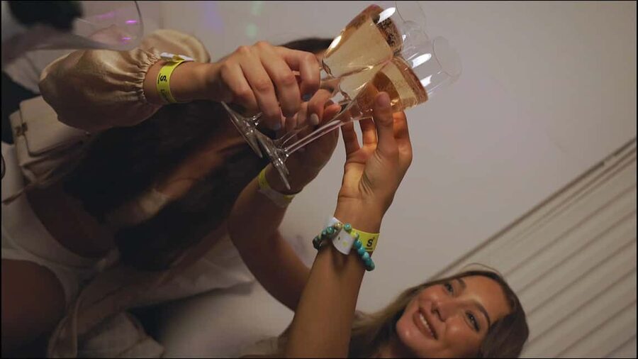 NYE Hotel Party 2025-2026: Crowne Plaza Amsterdam - South - Music and the 600-person crowd: energy you can plan around