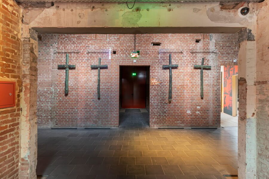 Oranjehotel World War II Prison Entrance Ticket - Timing and pacing: how long to give it