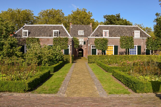 Photographic Tour in Delft Historical Center - Stop 1: Oostpoort Canal and River View