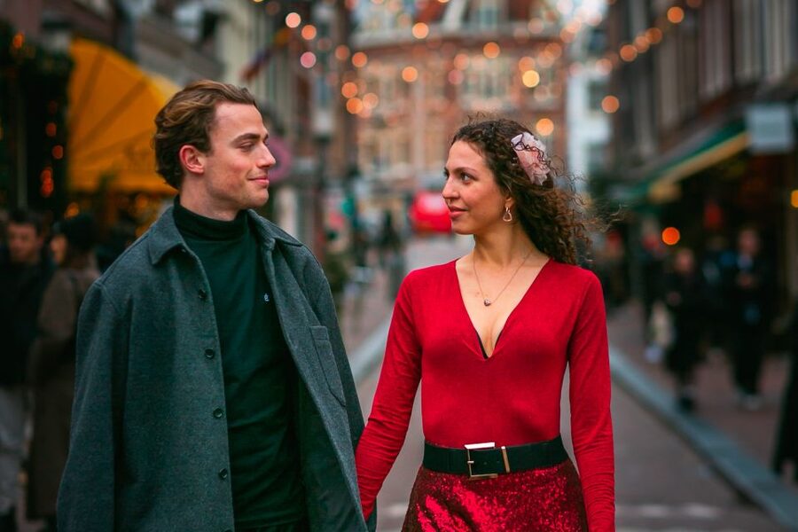 Premium Romantic Photoshoot Experience for Couples - The 9 Straatjes route: canals, bridges, and small streets for romance