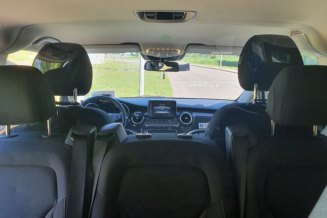 Private Airport Transfer to or from Schiphol Airport - Driver Communication: Texts, Updates, and Practical Help