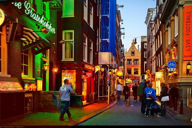 Private Amsterdam Red Light District and Food Tour (TOP RATED) - Why this Red Light District + food format saves you time