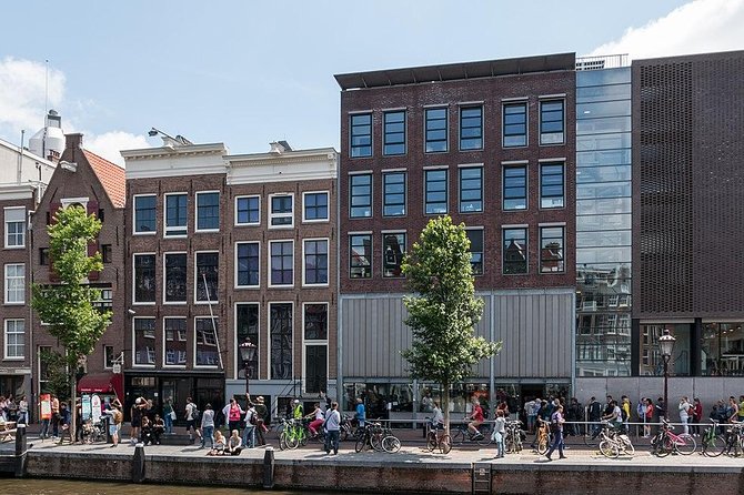 Private Amsterdam WW2 walking tour - Price and value: what $126.31 buys you in real terms