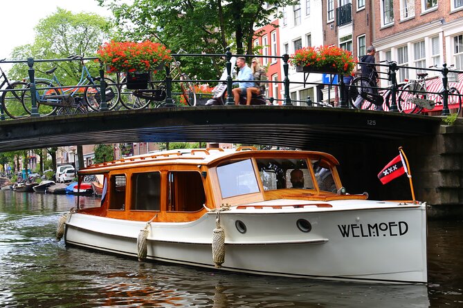 Private Champagne Canal Cruise in Amsterdam - Captains and commentary: why the vibe can swing