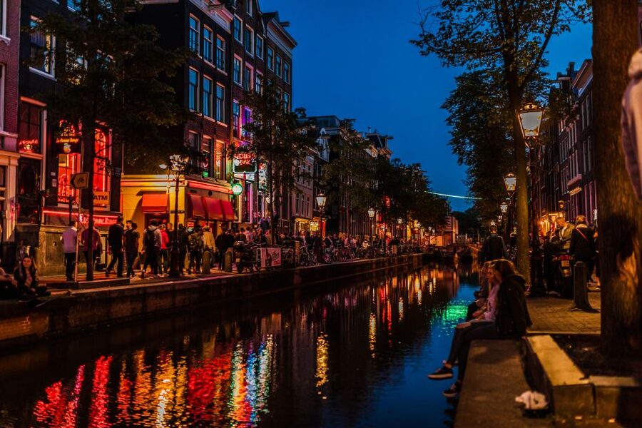 Private & Custom Amsterdam Tour, Hidden Gems with a Local - A calm walk on the Noordhollandsch Canal