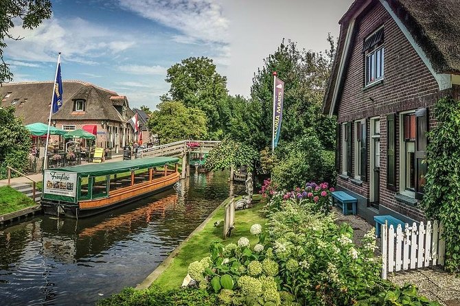Private Giethoorn & Zaanse Schans Windmills Sightseeing Tour from Amsterdam - Zaanse Schans windmills: more than postcard spinning
