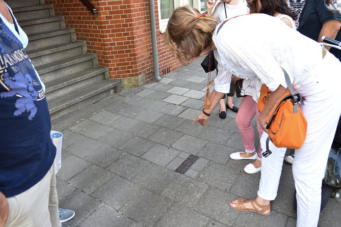 Private Tour: Anne Frank Walking Tour of Amsterdam - Meeting at Merwedeplein Statue: Your Starting Point and First Expectations